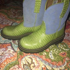 Original Fatbaby boots by Ariat. Size 7